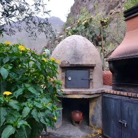 Welcoming House With Mountain View In