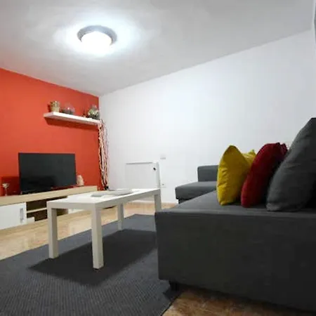 Hébergement de vacances Welcoming House With Mountain View In *